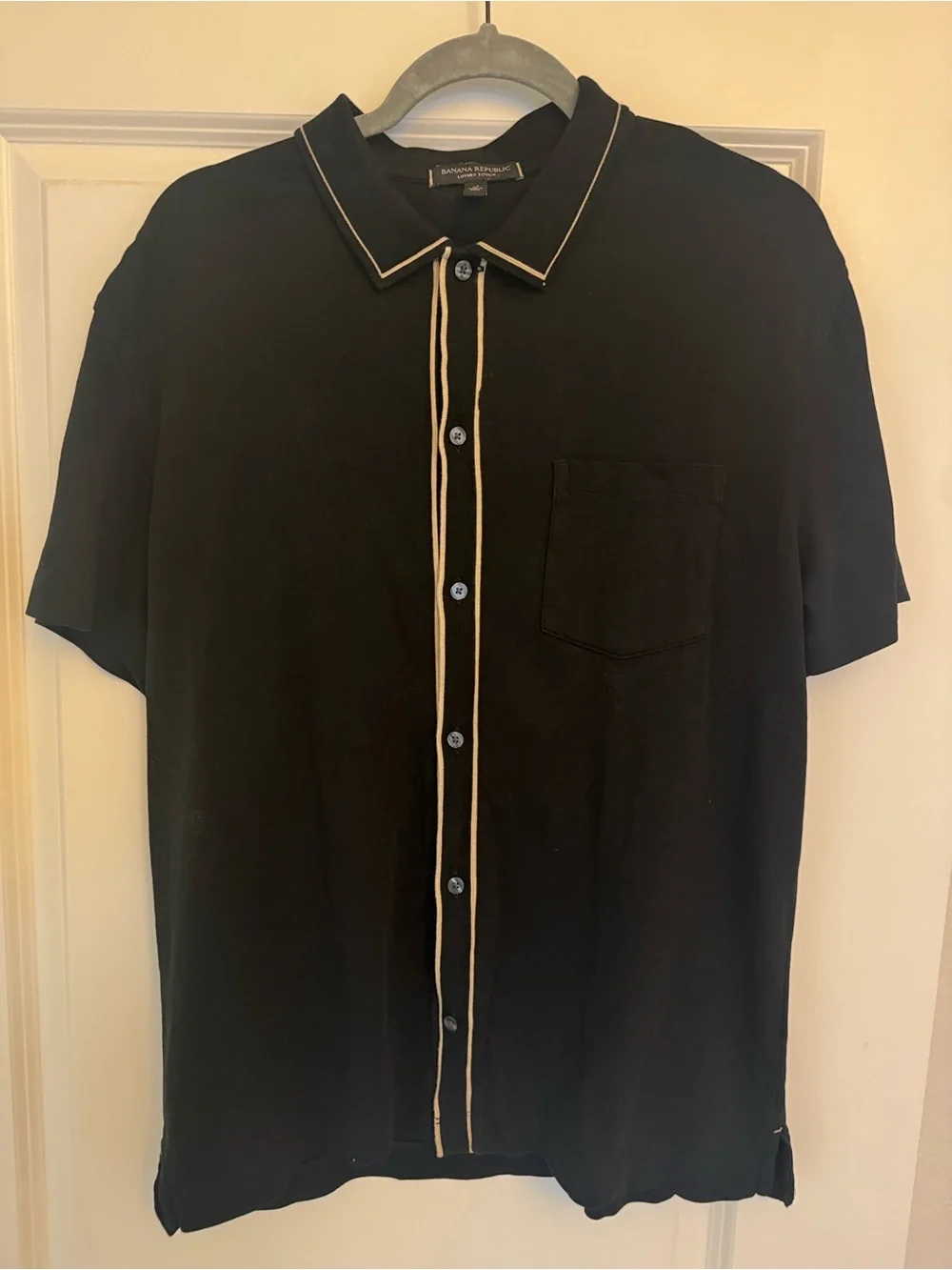 Banana Republic Black Short-Sleeve Button-Down Shirt with Cream Piping
